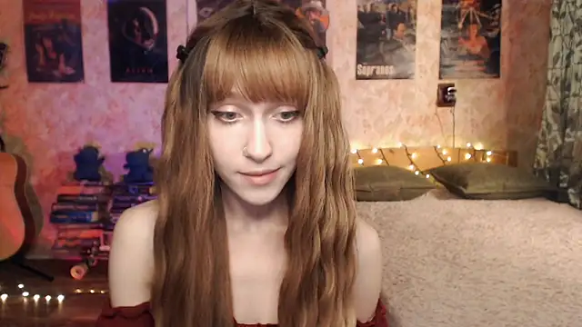 Snapshot of Friendly_Ellie chatting on 12/17/24, 03:17 Friendly Ellie online show from 12/17/24, 03:17