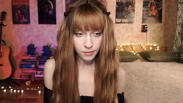 Snapshot of Friendly_Ellie chatting on 12/18/24, 01:12 Friendly Ellie online show from 12/18/24, 01:12