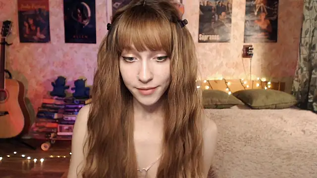 Snapshot of Friendly_Ellie chatting on 12/21/24, 03:25 Friendly Ellie online show from 12/21/24, 03:25