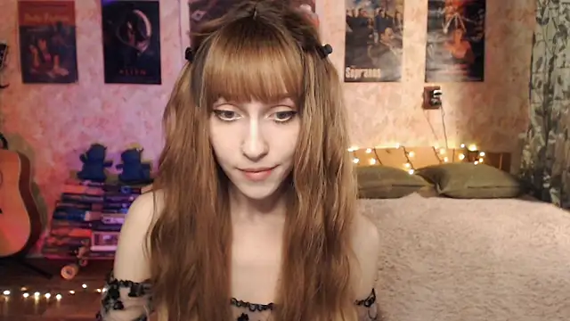 Snapshot of Friendly_Ellie chatting on 12/25/24, 04:33 Friendly Ellie online show from 12/25/24, 04:33