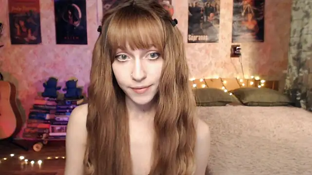 Snapshot of Friendly_Ellie chatting on 12/28/24, 03:26 Friendly Ellie online show from 12/28/24, 03:26