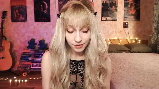 Snapshot of Friendly_Ellie chatting on 01/09/25, 03:15 Friendly Ellie online show from 01/09/25, 03:15