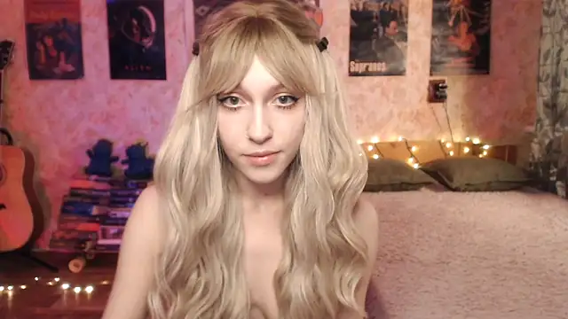 Snapshot of Friendly_Ellie chatting on 01/12/25, 12:07 Friendly Ellie online show from 01/12/25, 12:07