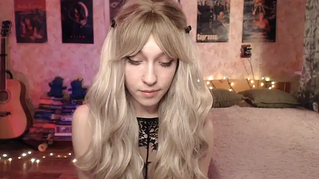 Snapshot of Friendly_Ellie chatting on 01/14/25, 01:49 Friendly Ellie online show from 01/14/25, 01:49