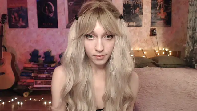 Snapshot of Friendly_Ellie chatting on 01/15/25, 12:15 Friendly Ellie online show from 01/15/25, 12:15