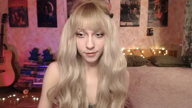 Snapshot of Friendly_Ellie chatting on 01/20/25, 12:15 Friendly Ellie online show from 01/20/25, 12:15