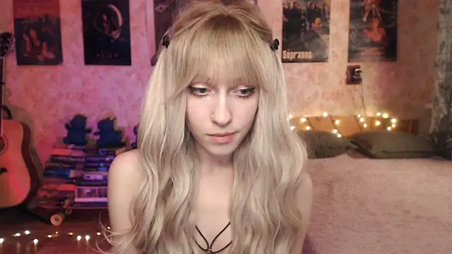 Snapshot of Friendly_Ellie chatting on 01/23/25, 12:09 Friendly Ellie online show from 01/23/25, 12:09