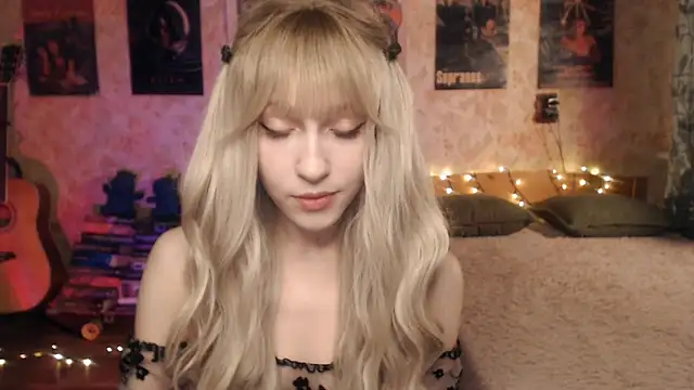 Snapshot of Friendly_Ellie chatting on 01/26/25, 12:16 Friendly Ellie online show from 01/26/25, 12:16