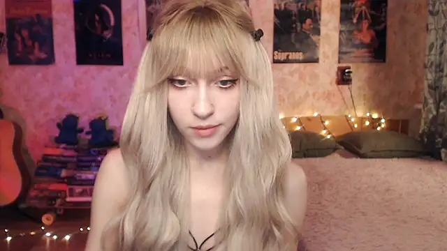 Snapshot of Friendly_Ellie chatting on 01/27/25, 12:12 Friendly Ellie online show from 01/27/25, 12:12