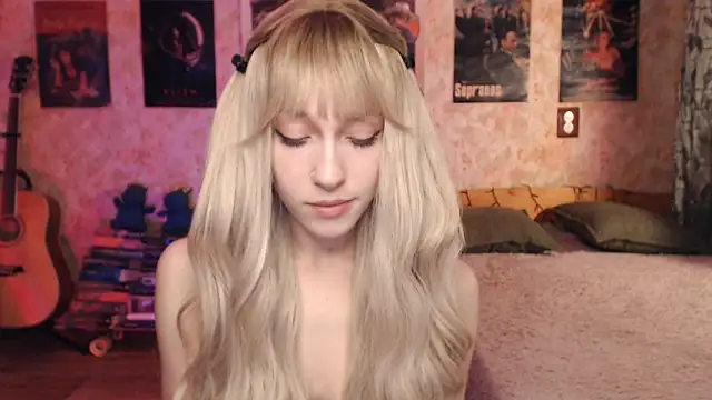 Snapshot of Friendly_Ellie chatting on 02/02/25, 12:09 Friendly Ellie online show from 02/02/25, 12:09