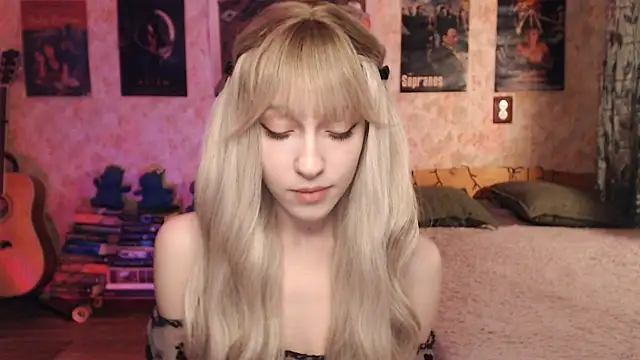 Snapshot of Friendly_Ellie chatting on 02/03/25, 11:15 Friendly Ellie online show from 02/03/25, 11:15