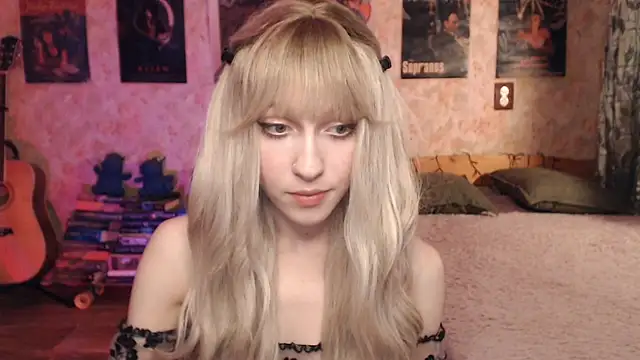 Snapshot of Friendly_Ellie chatting on 02/04/25, 12:11 Friendly Ellie online show from 02/04/25, 12:11