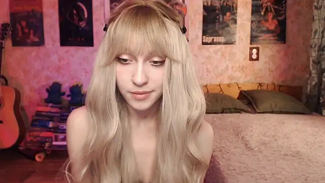 Snapshot of Friendly_Ellie chatting on 03/02/25, 11:20 Friendly Ellie online show from 03/02/25, 11:20