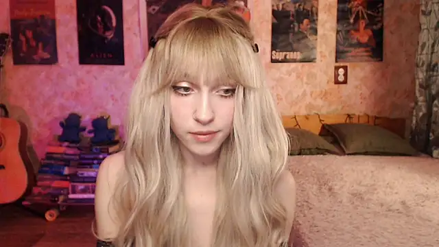 Snapshot of Friendly_Ellie chatting on 03/05/25, 12:16 Friendly Ellie online show from 03/05/25, 12:16