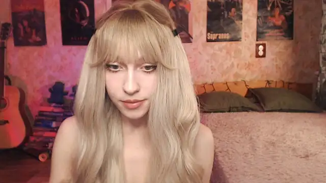 Snapshot of Friendly_Ellie chatting on 03/13/25, 12:16 Friendly Ellie online show from 03/13/25, 12:16