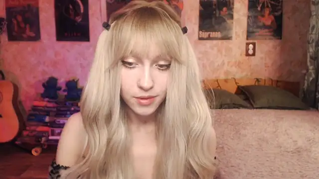 Snapshot of Friendly_Ellie chatting on 03/18/25, 11:20 Friendly Ellie online show from 03/18/25, 11:20