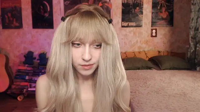 Snapshot of Friendly_Ellie chatting on 03/21/25, 12:18 Friendly Ellie online show from 03/21/25, 12:18