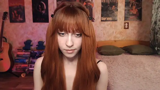 Snapshot of Friendly_Ellie chatting on 09/29/25, 01:16 Friendly Ellie online show from 09/29/25, 01:16