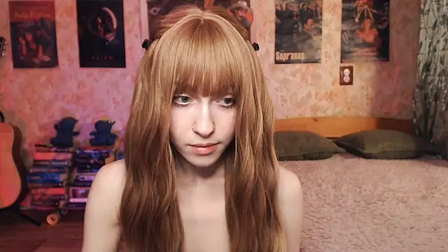 Snapshot of Friendly_Ellie chatting on 10/17/25, 01:14 Friendly Ellie online show from 10/17/25, 01:14