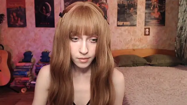 Snapshot of Friendly_Ellie chatting on 12/04/25, 01:20 Friendly Ellie online show from 12/04/25, 01:20