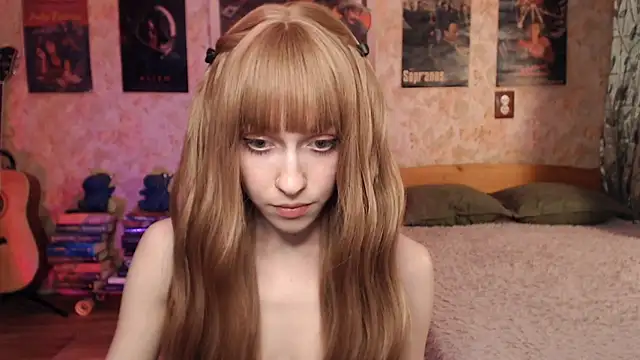 Snapshot of Friendly_Ellie chatting on 12/05/25, 01:09 Friendly Ellie online show from 12/05/25, 01:09