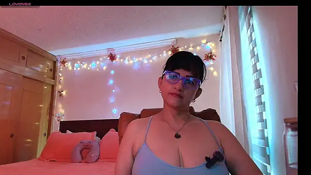 ISABEEL SOFIA01 online show from 04/12/26, 12:43