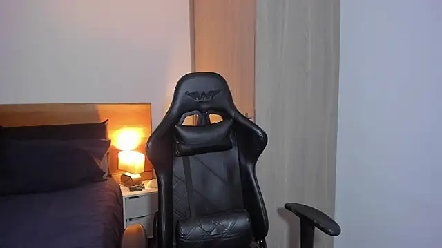 Snapshot of Justyn_Torres chatting on 12/04/24, 07:01 Justyn Torres online show from 12/04/24, 07:01