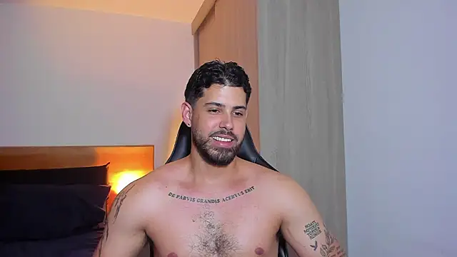 Snapshot of Justyn_Torres chatting on 12/04/24, 10:08 Justyn Torres online show from 12/04/24, 10:08