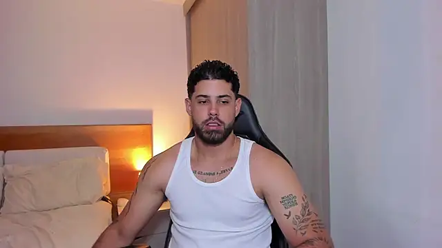 Snapshot of Justyn_Torres chatting on 01/02/25, 06:01 Justyn Torres online show from 01/02/25, 06:01