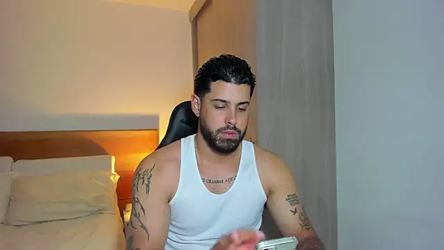 Snapshot of Justyn_Torres chatting on 01/08/25, 01:42 Justyn Torres online show from 01/08/25, 01:42