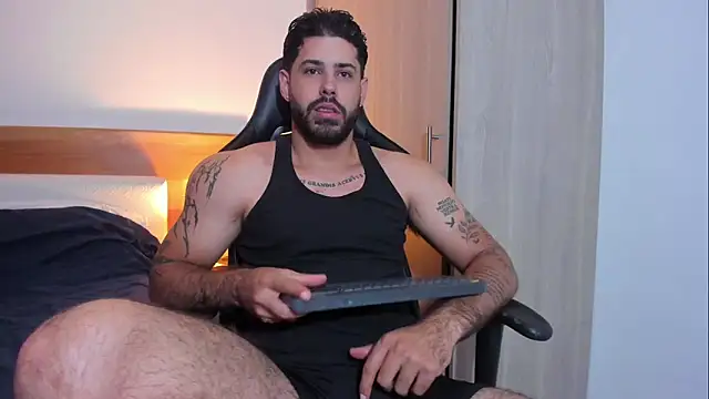 Snapshot of Justyn_Torres chatting on 01/23/25, 03:43 Justyn Torres online show from 01/23/25, 03:43