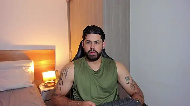 Snapshot of Justyn_Torres chatting on 02/17/25, 04:15 Justyn Torres online show from 02/17/25, 04:15