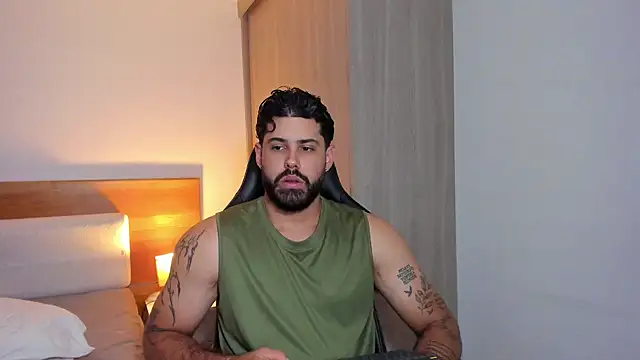 Snapshot of Justyn_Torres chatting on 02/17/25, 07:42 Justyn Torres online show from 02/17/25, 07:42