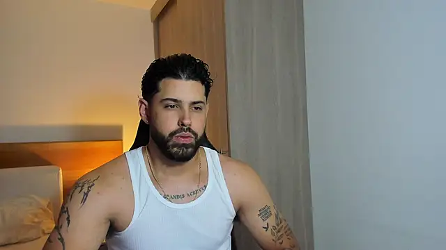 Snapshot of Justyn_Torres chatting on 02/25/25, 01:09 Justyn Torres online show from 02/25/25, 01:09