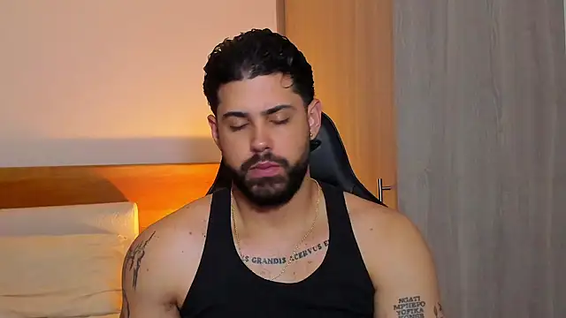 Snapshot of Justyn_Torres chatting on 02/26/25, 02:25 Justyn Torres online show from 02/26/25, 02:25