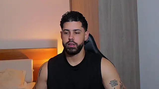 Snapshot of Justyn_Torres chatting on 03/01/25, 01:18 Justyn Torres online show from 03/01/25, 01:18