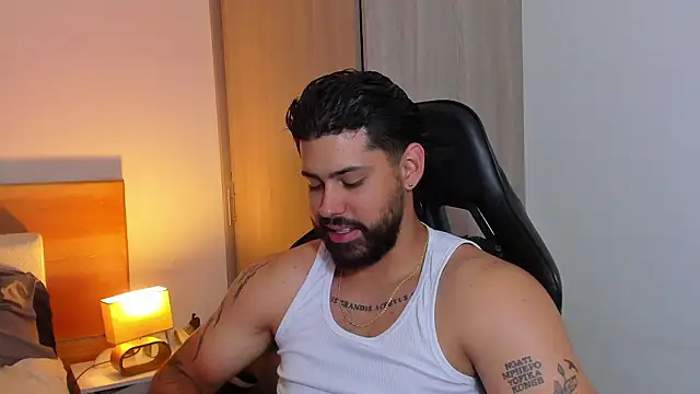 Snapshot of Justyn_Torres chatting on 03/13/25, 05:39 Justyn Torres online show from 03/13/25, 05:39