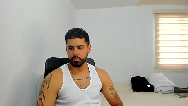 Snapshot of Justyn_Torres chatting on 09/10/25, 10:21 Justyn Torres online show from 09/10/25, 10:21