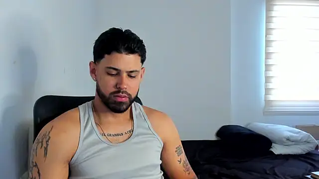 Snapshot of Justyn_Torres chatting on 10/15/25, 12:16 Justyn Torres online show from 10/15/25, 12:16