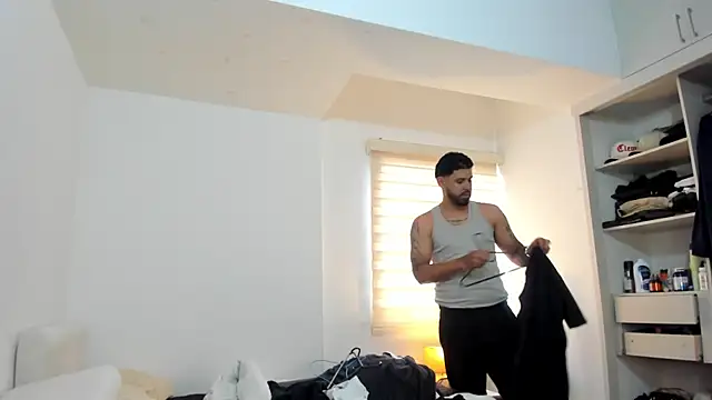 Snapshot of Justyn_Torres chatting on 10/16/25, 02:07 Justyn Torres online show from 10/16/25, 02:07