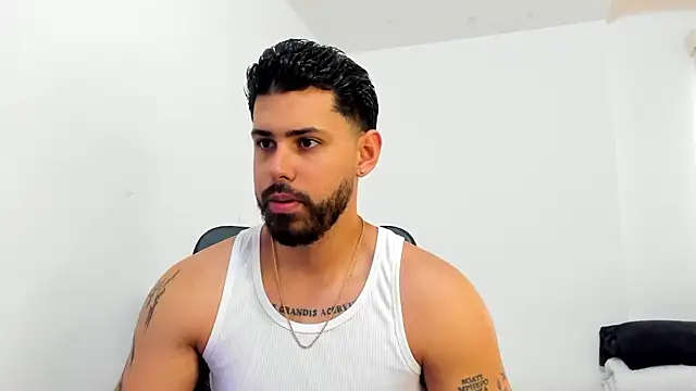 Snapshot of Justyn_Torres chatting on 10/17/25, 06:54 Justyn Torres online show from 10/17/25, 06:54