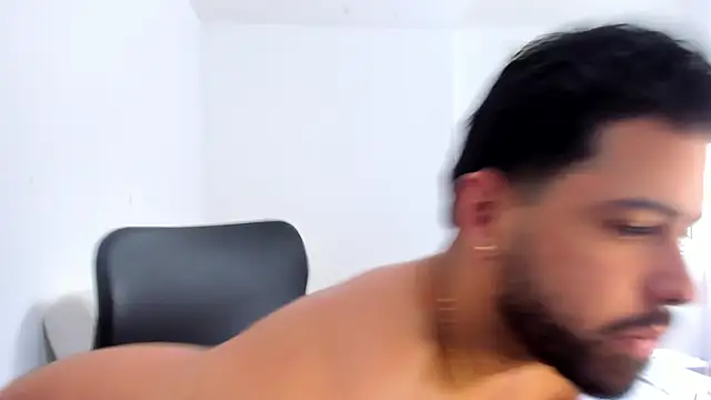 Snapshot of Justyn_Torres chatting on 10/23/25, 12:59 Justyn Torres online show from 10/23/25, 12:59