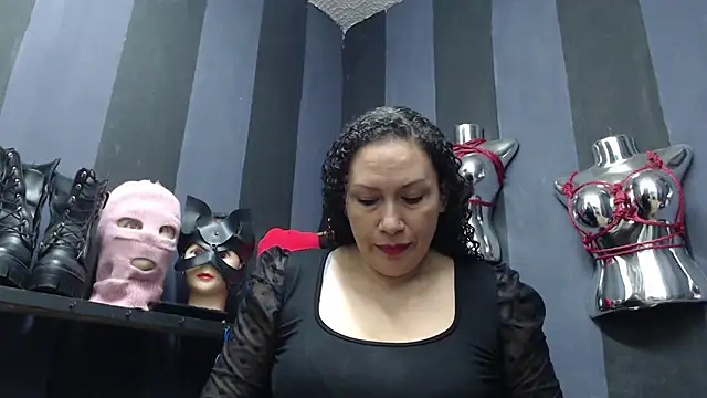 Snapshot of ADELHEY_RAN chatting on 12/17/24, 01:05 ADELHEY RAN online show from 12/17/24, 01:05