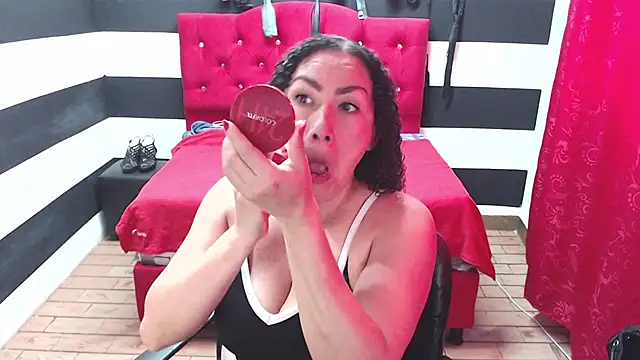 Snapshot of ADELHEY_RAN chatting on 01/25/25, 01:19 ADELHEY RAN online show from 01/25/25, 01:19