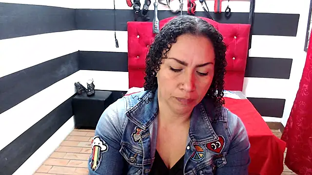 Snapshot of ADELHEY_RAN chatting on 02/21/25, 01:00 ADELHEY RAN online show from 02/21/25, 01:00