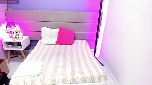 Ashleyyrobert online show from 12/17/25, 07:53