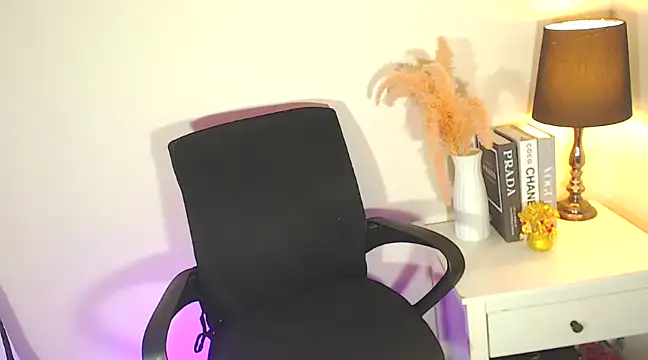 Snapshot of MajesticKitana chatting on 01/30/25, 03:33 MajesticKitana online show from 01/30/25, 03:33