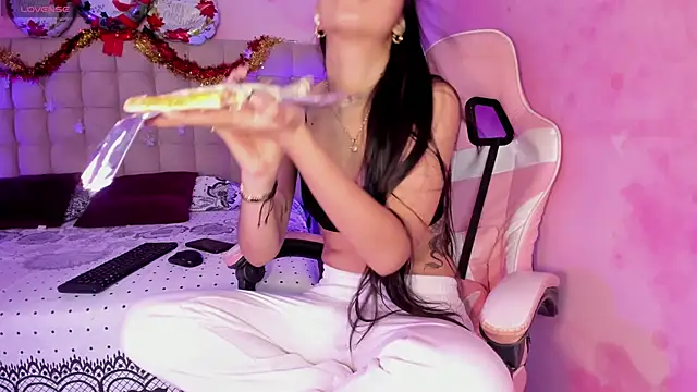 Snapshot of IvySanders1 chatting on 12/26/24, 03:59 IvySanders1 online show from 12/26/24, 03:59