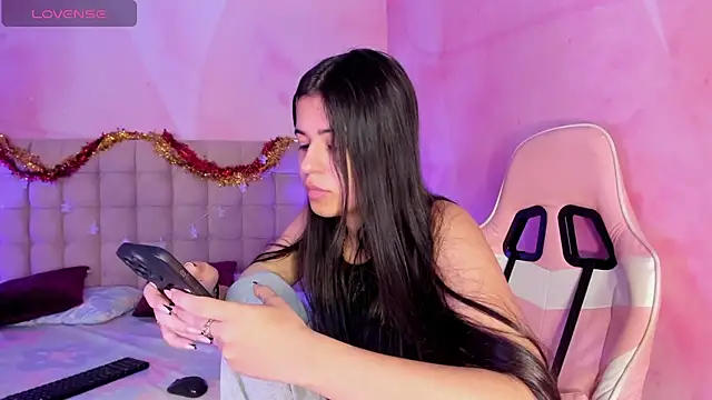 Snapshot of IvySanders1 chatting on 12/30/24, 03:25 IvySanders1 online show from 12/30/24, 03:25