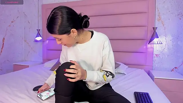 Snapshot of IvySanders1 chatting on 03/13/25, 03:22 IvySanders1 online show from 03/13/25, 03:22